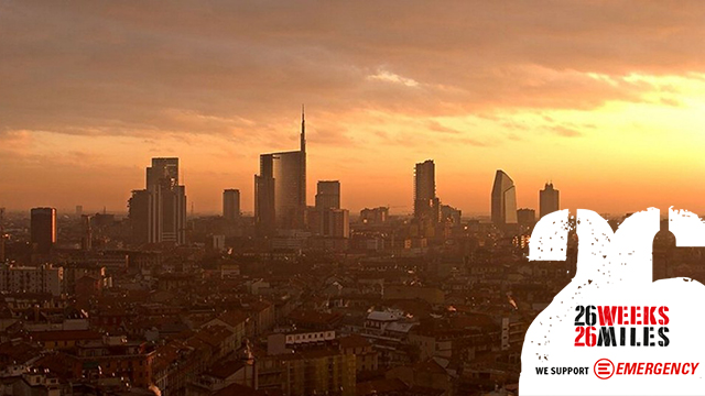 La skyline di Milano all'alba 